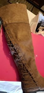 Shoedazzle knee boots 5.5